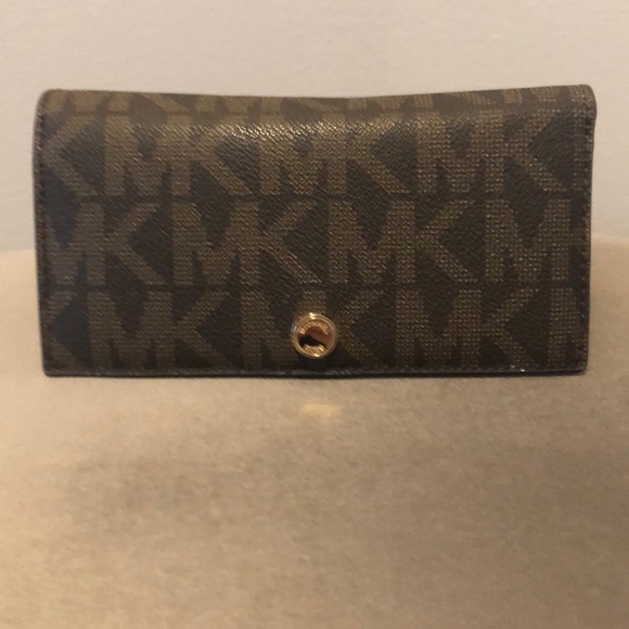 Michael Kors Handbags - Michael Kors Brown large jet set slim wallet
